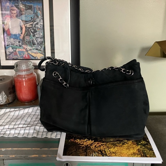 Gone! ❤️🌟Beautiful, Authentic CHANEL Bag!🌟 - Picture 4 of 15